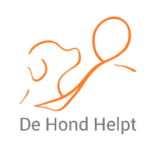 De hond helpt