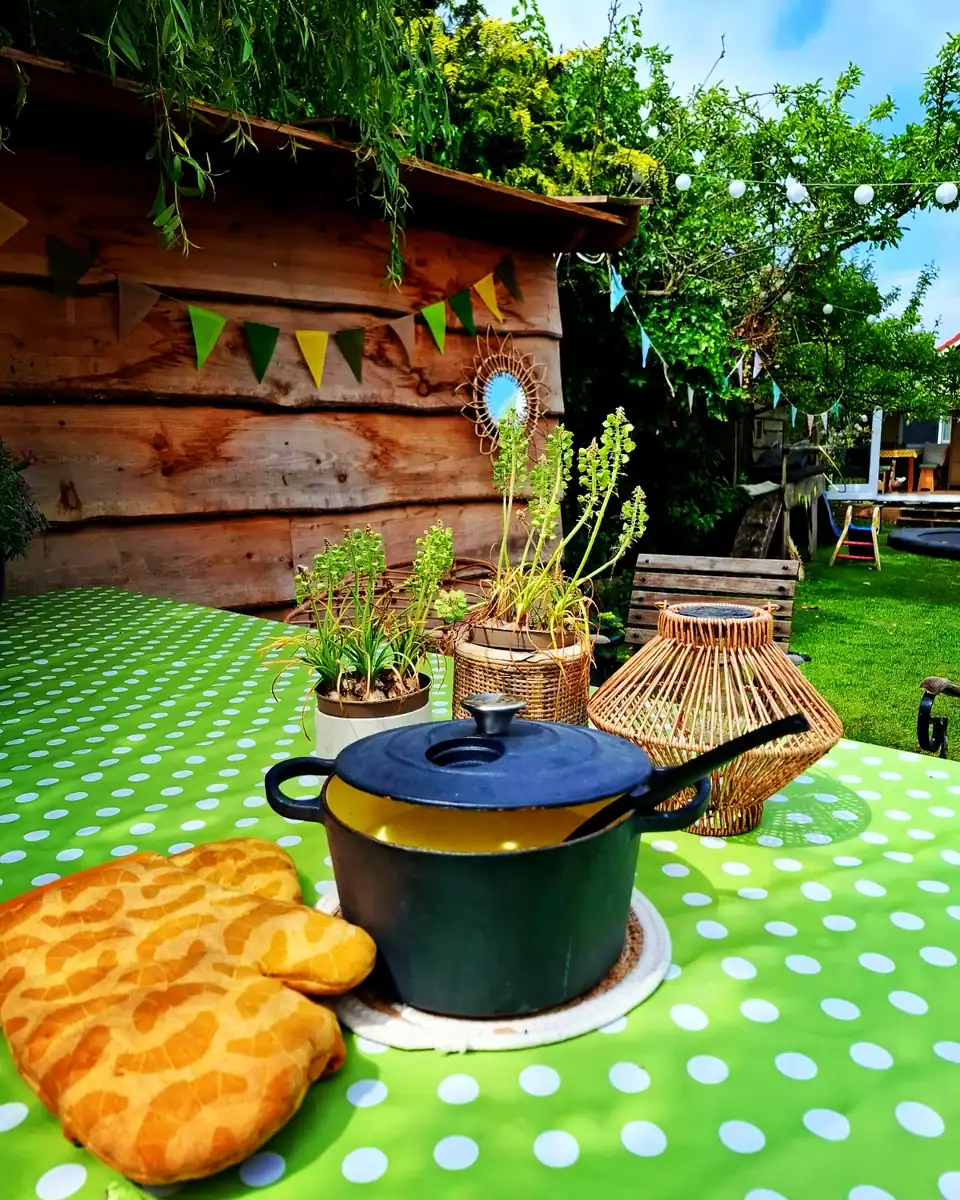 Jouw dagbesteding, jouw nieuwe plek. | Dagbesteding biedt mensen een fijne, veilige plek met aandacht en sfeer zoals hier te zien.